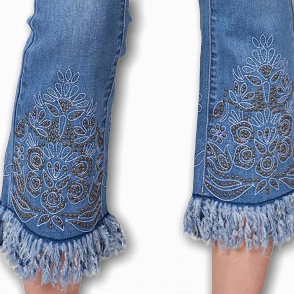 Venus Fringe Cropped Jeans Embroidered Beaded Detail Fringe Hem Distress Size 2 - Picture 2 of 7